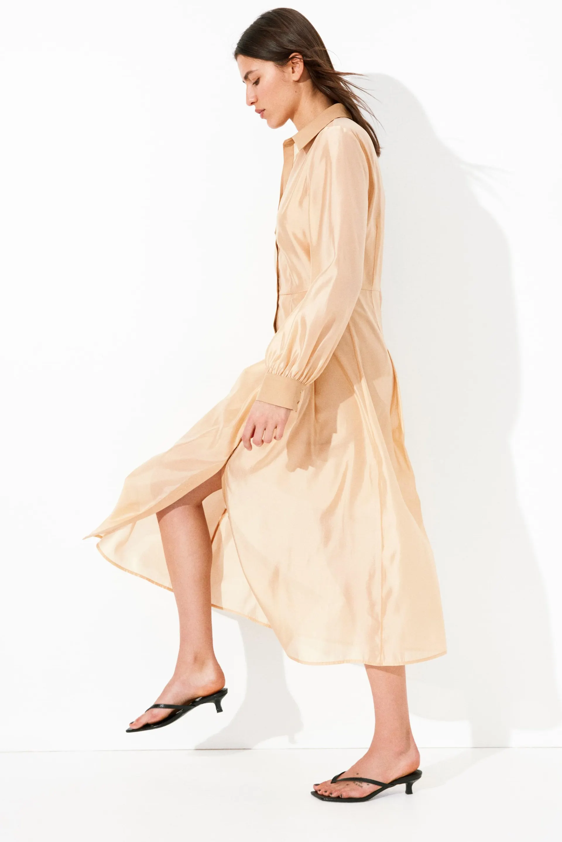 Vestido camisa con cintura ajustada