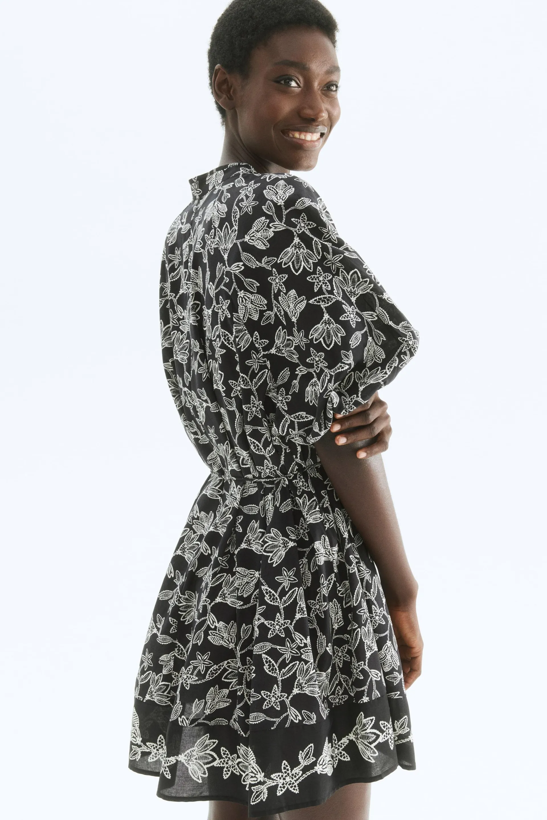 Vestido con cinturón de lazo