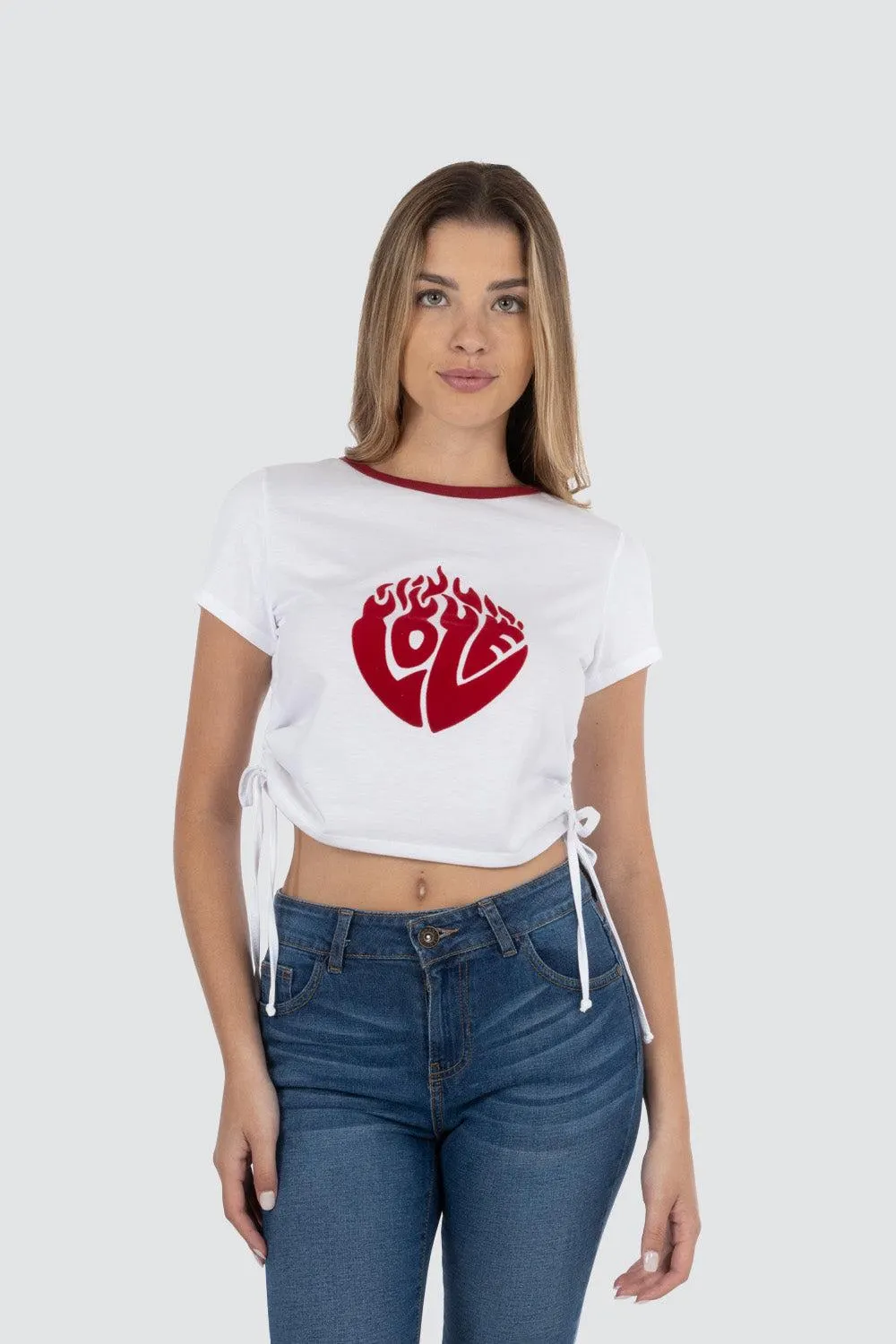 Playera con cordones ajustables