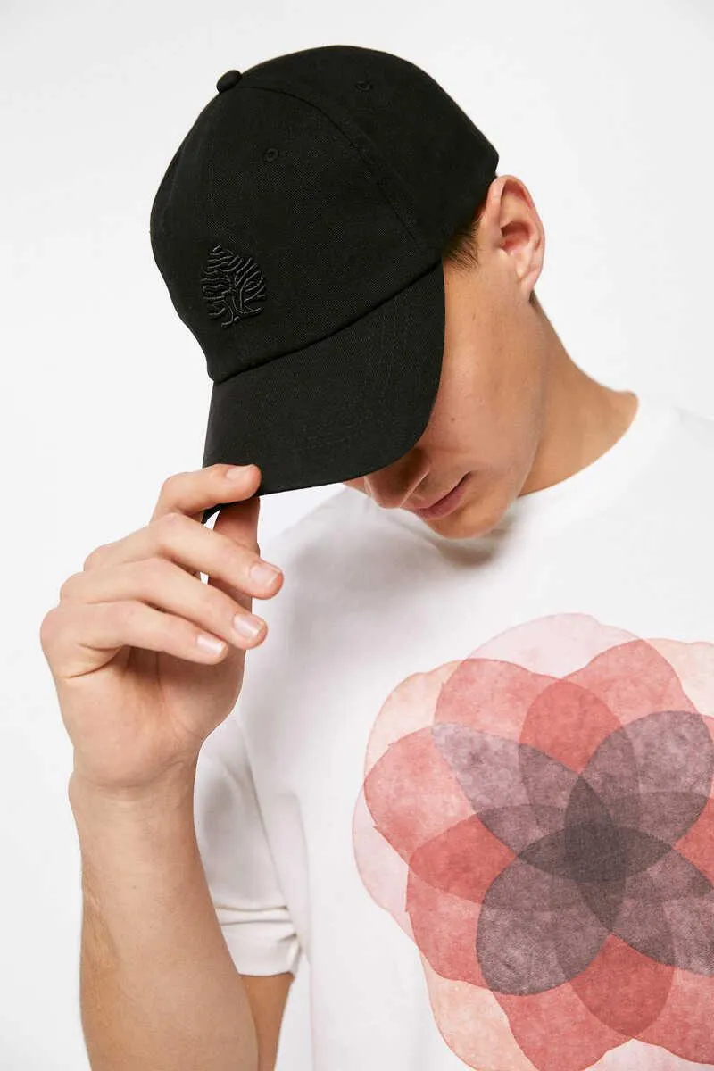 Gorra básica logo en relieve