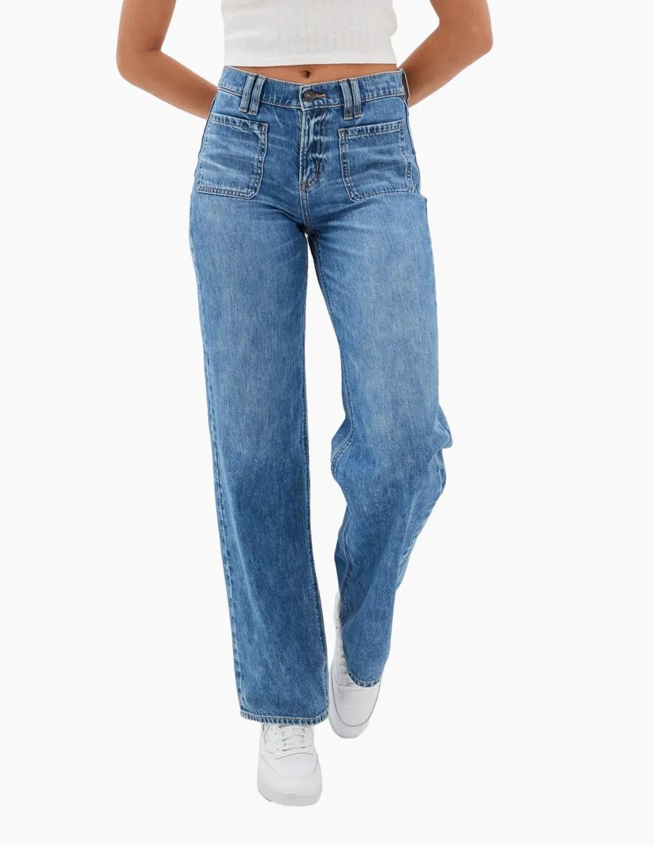 Jeans straight American Eagle lavado medio corte cintura para mujer