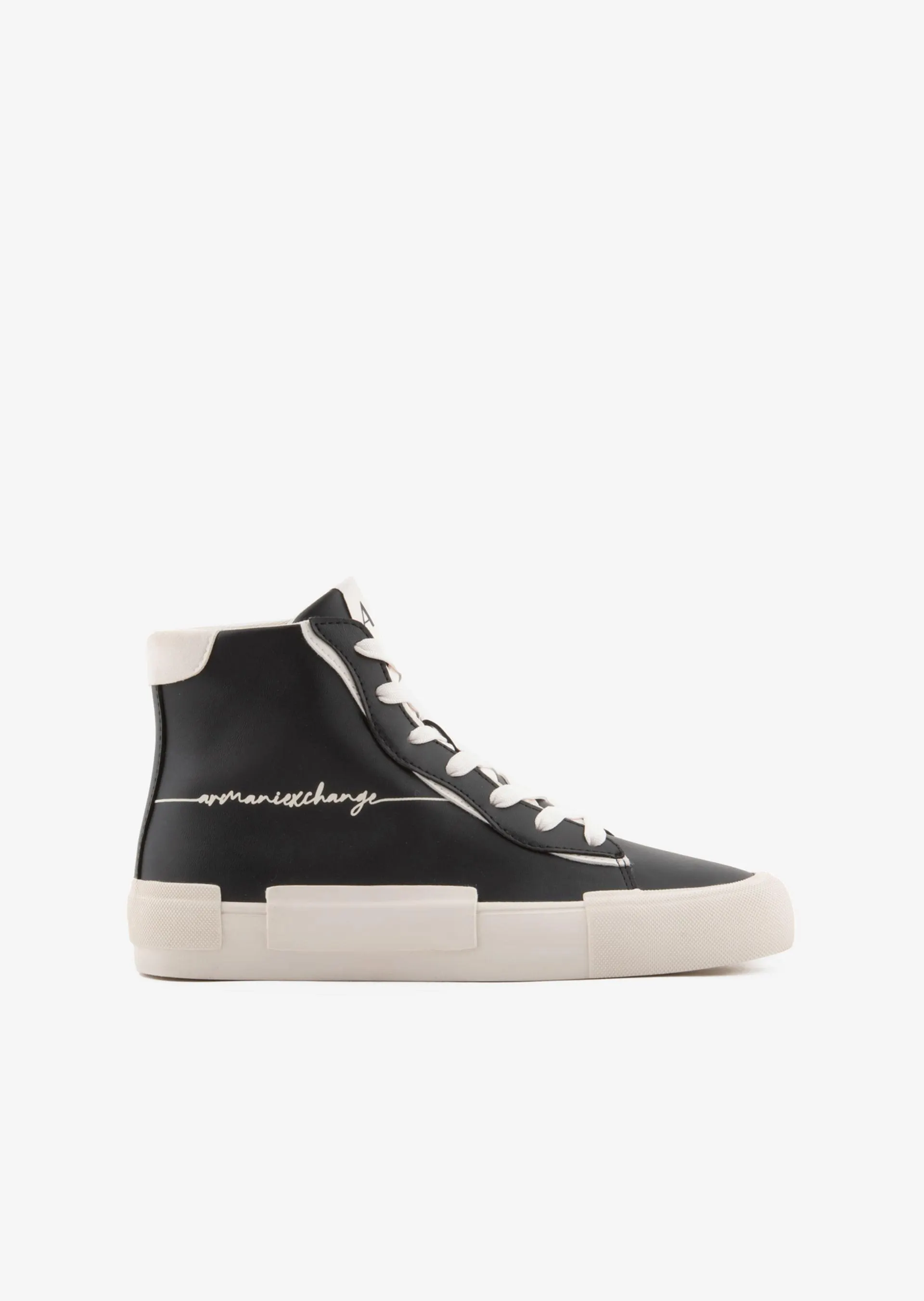 Tenis altos de piel sintética con logo de escritura