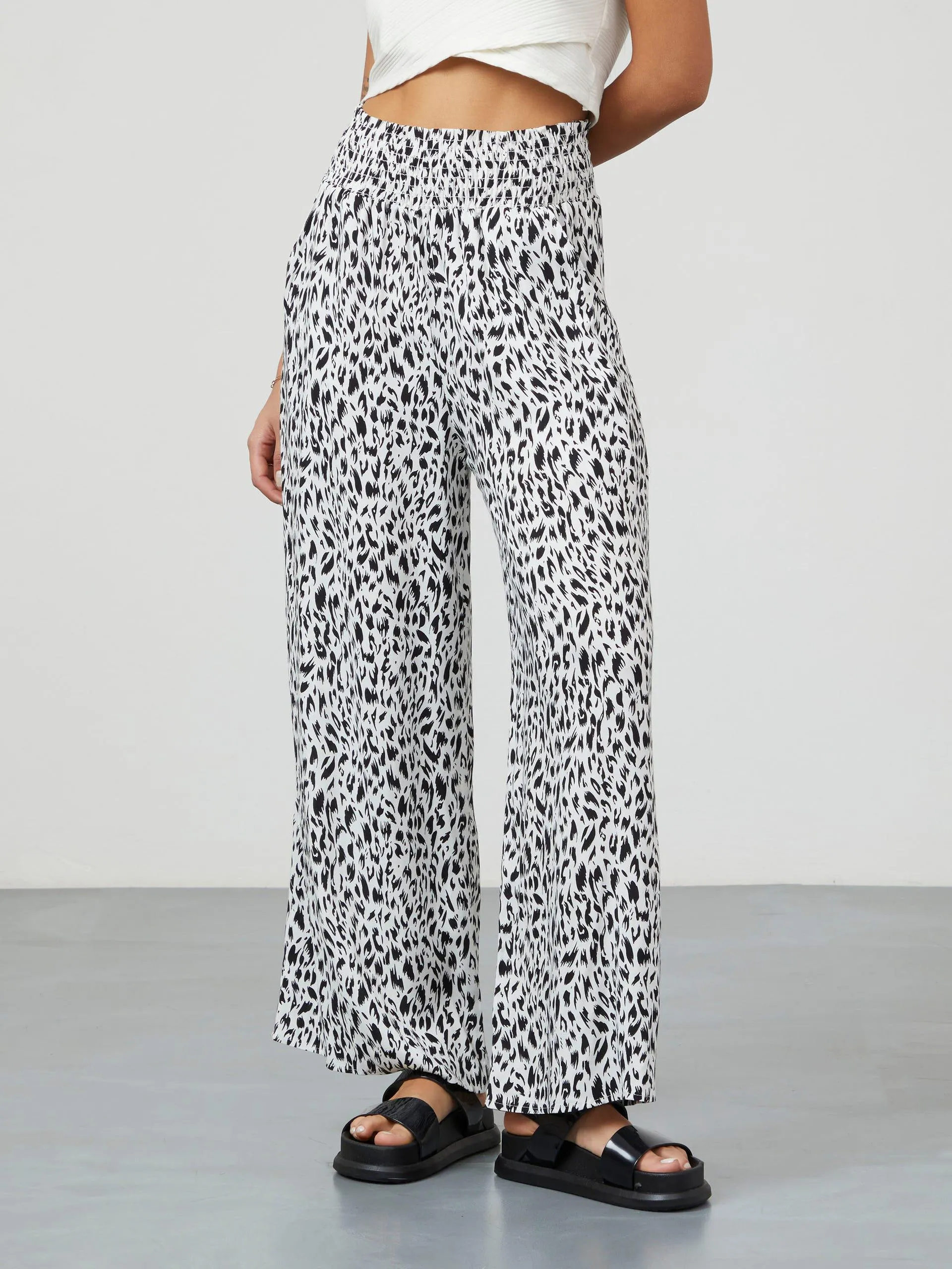 Pantalón Wide Leg Fluido Estampado Negro y Blanco