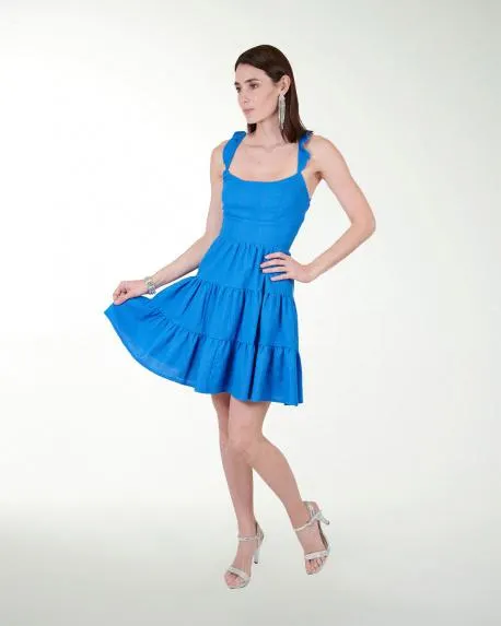 VESTIDO CASUAL LISO CON CINTAS CRUZADAS EN LA ESPALDA