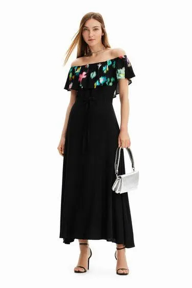 Vestido largo volante desenfocado