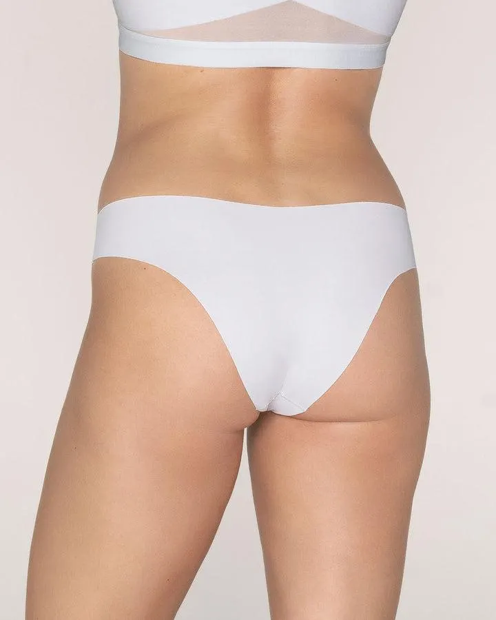 Tanga invisible con tela inteligente