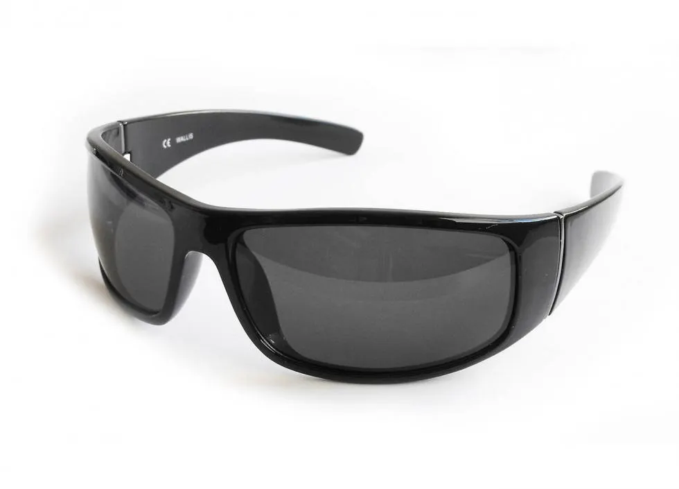 Lentes deportivos polarizados de armazón negro, micas humo