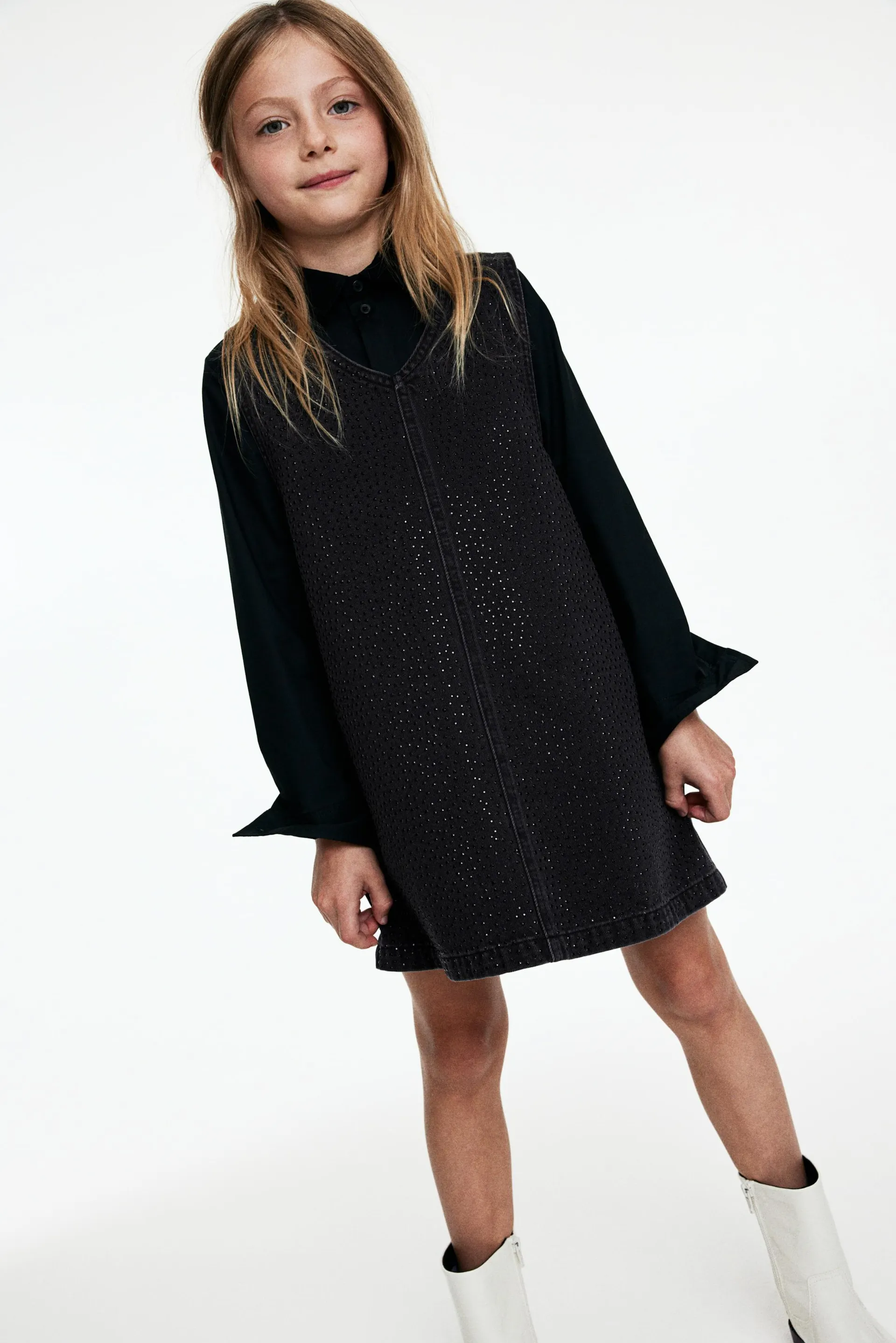 Vestido de denim con aplicaciones