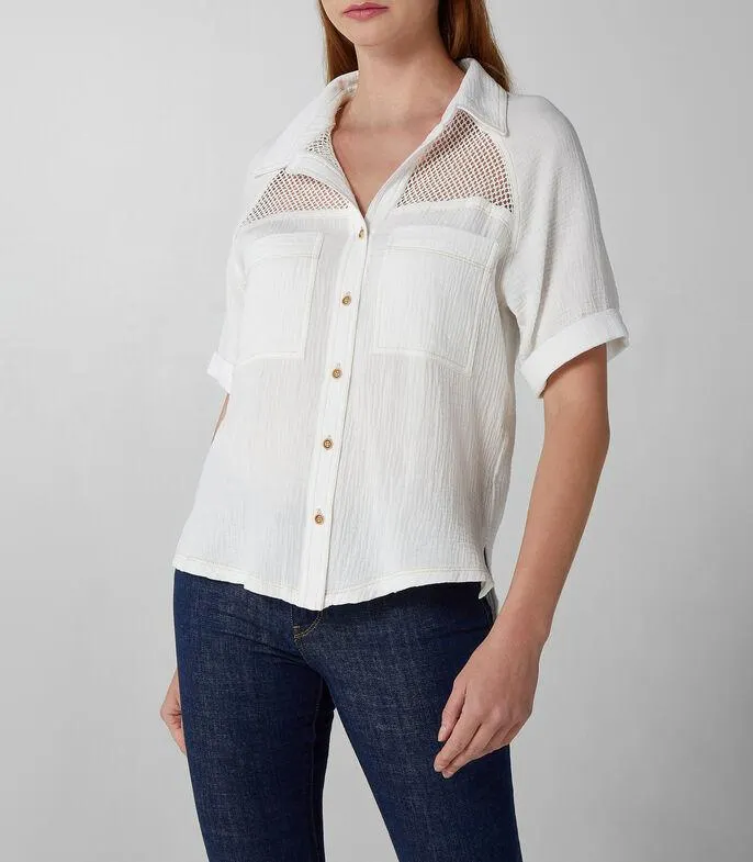 Camisa con detalles calados manga corta Mujer