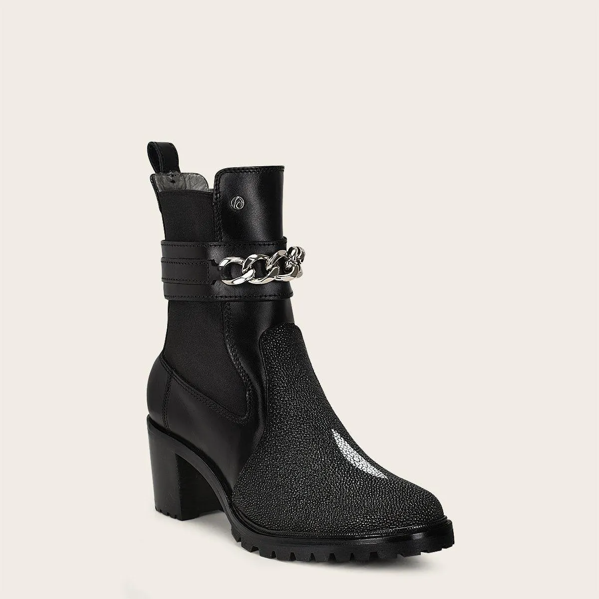 Botín para dama en piel genuina de mantarraya.