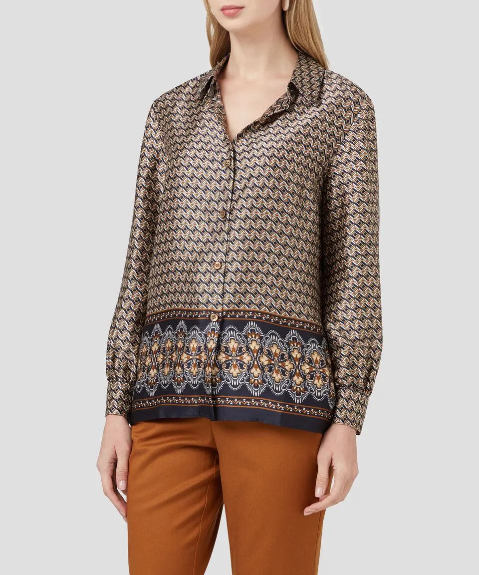 Blusa Camisera Satinada con Estampado Geométrico y Cenefa Mujer