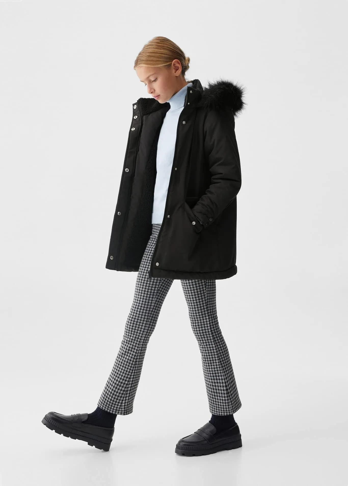 Kapüşonu suni kürklü su geçirmez anorak