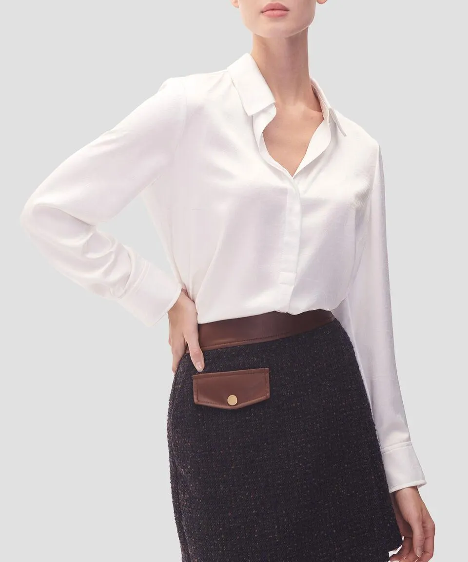 Blusa Blanca de Satín Craquelado Cuello Camisero Mujer