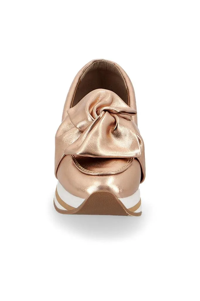 027881 Zapato Ligero Con Detalle En Empeine Color Oro