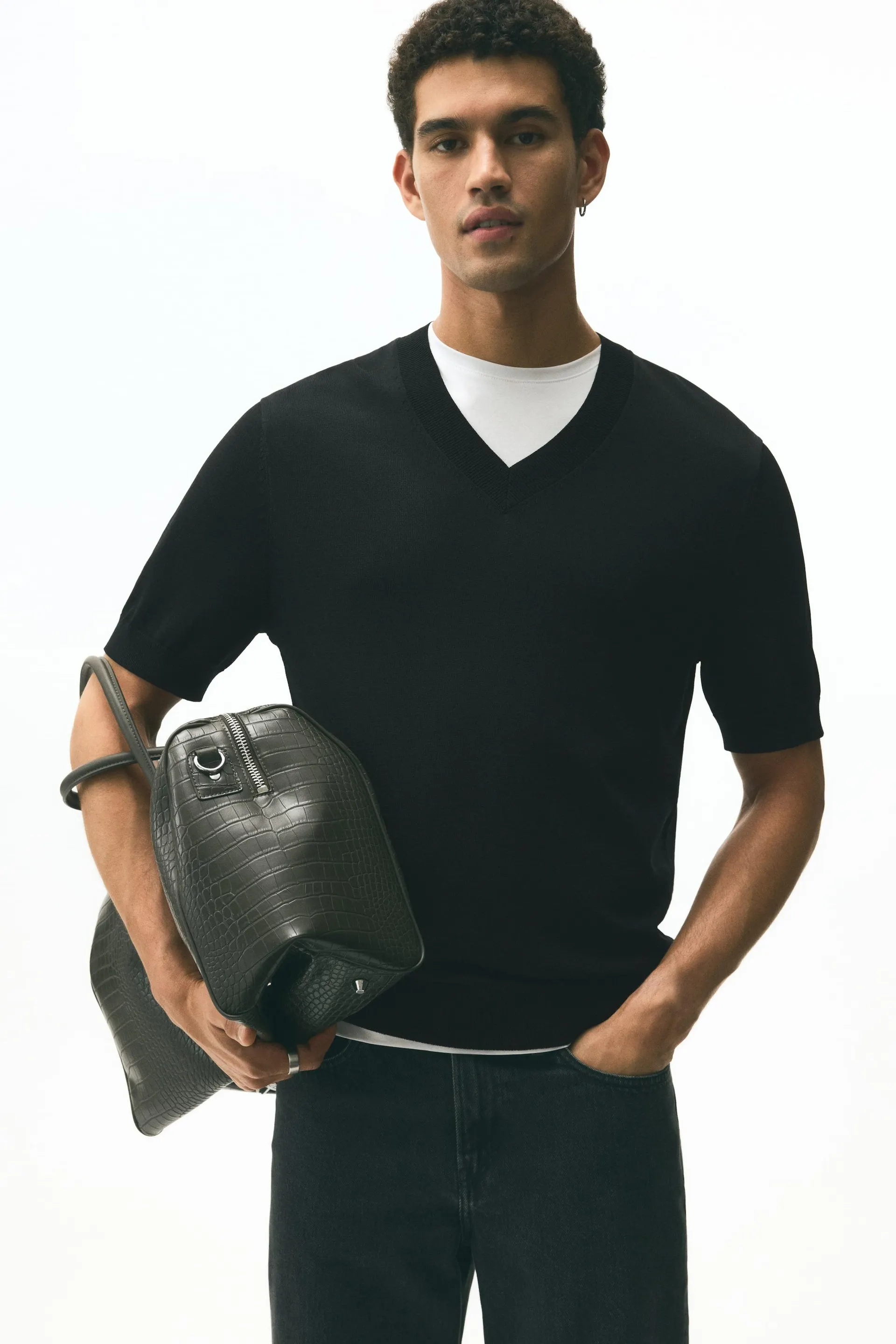 Playera Regular Fit en tejido fino con cuello en V