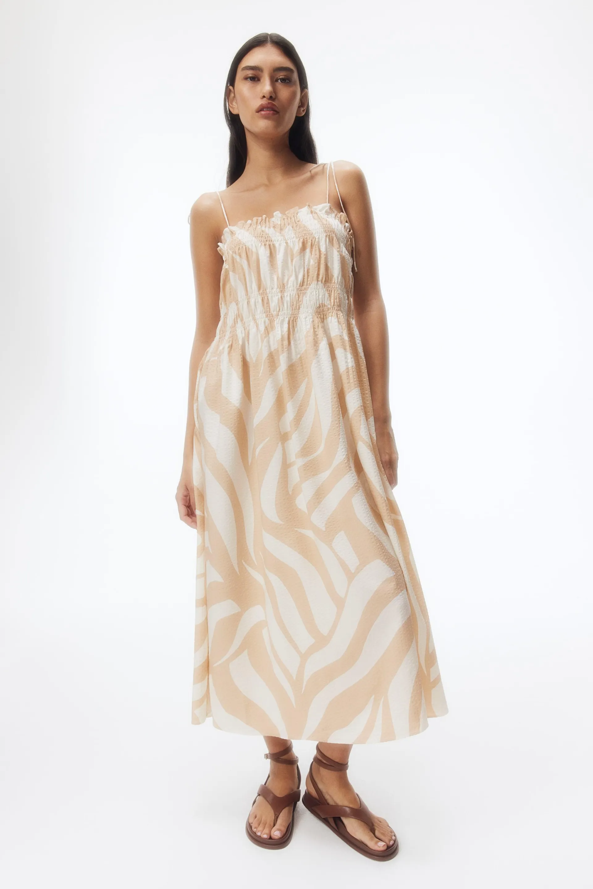 Vestido con tirantes de lazo en punto smock