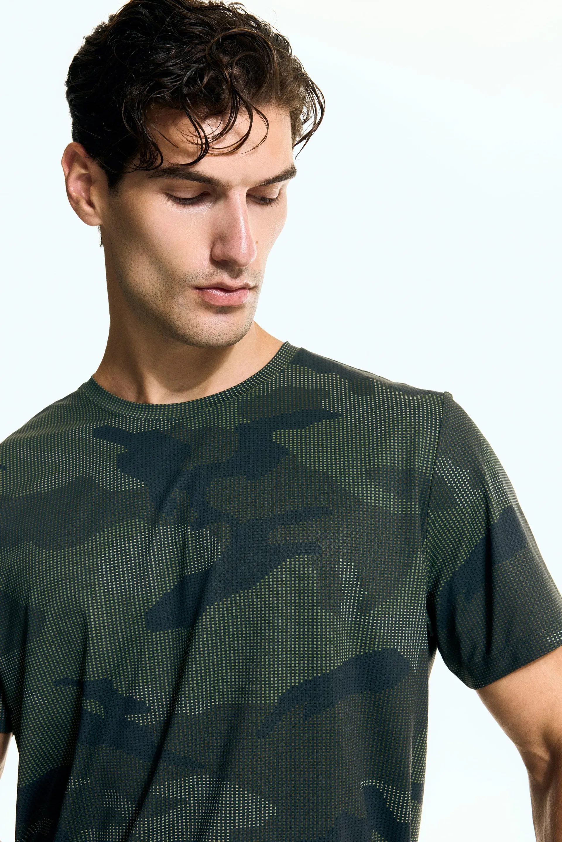Playera deportiva de malla con DryMove™