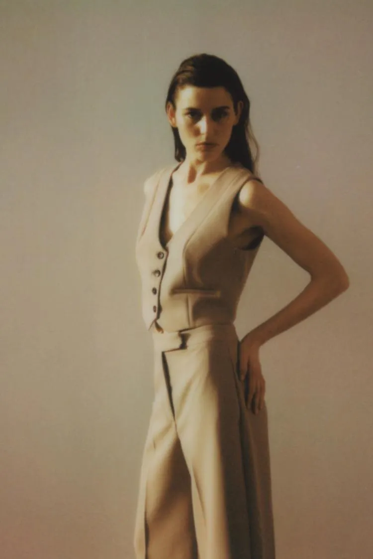 CHALECO SASTRE CORTO