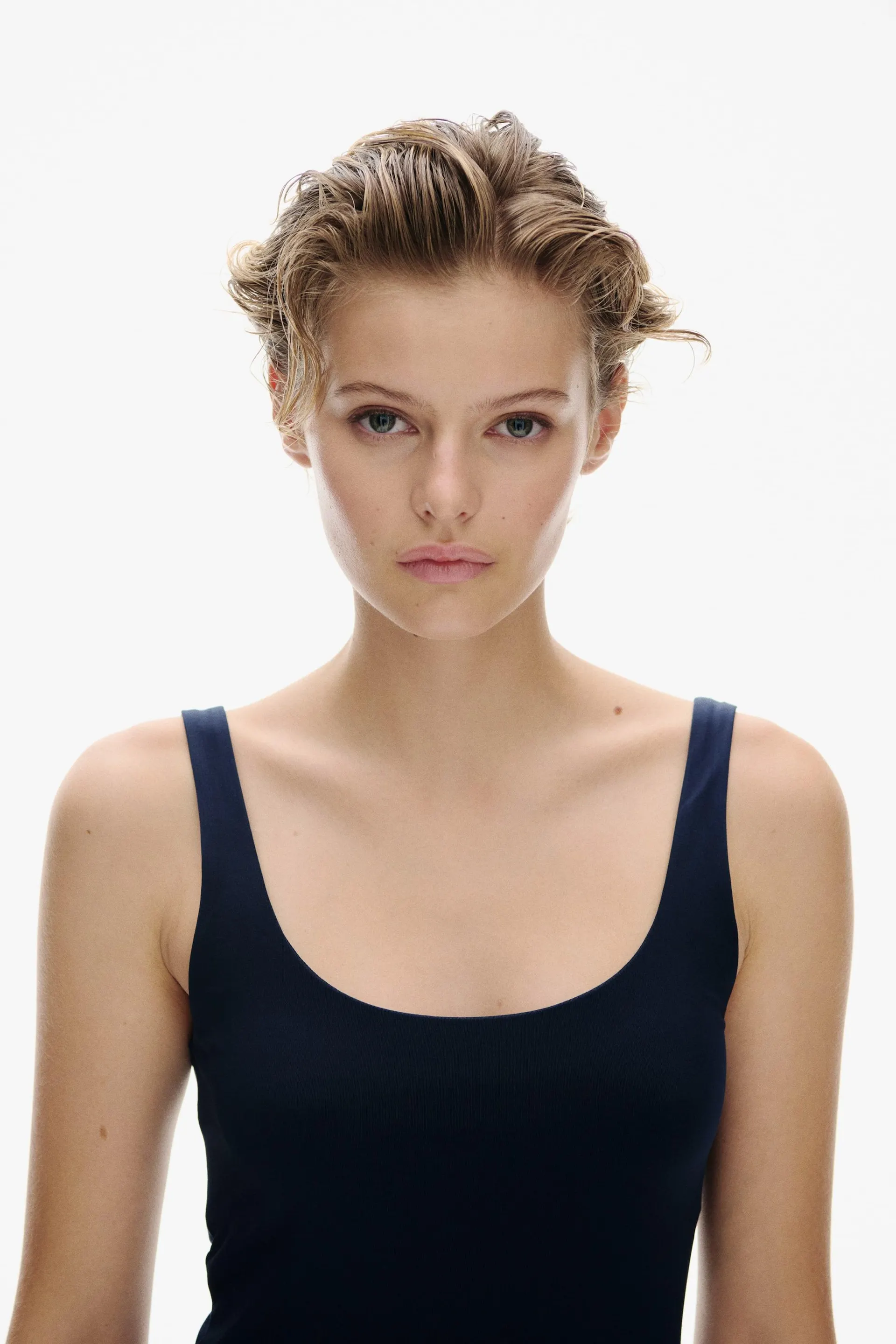 Vestido sin mangas en microfibra