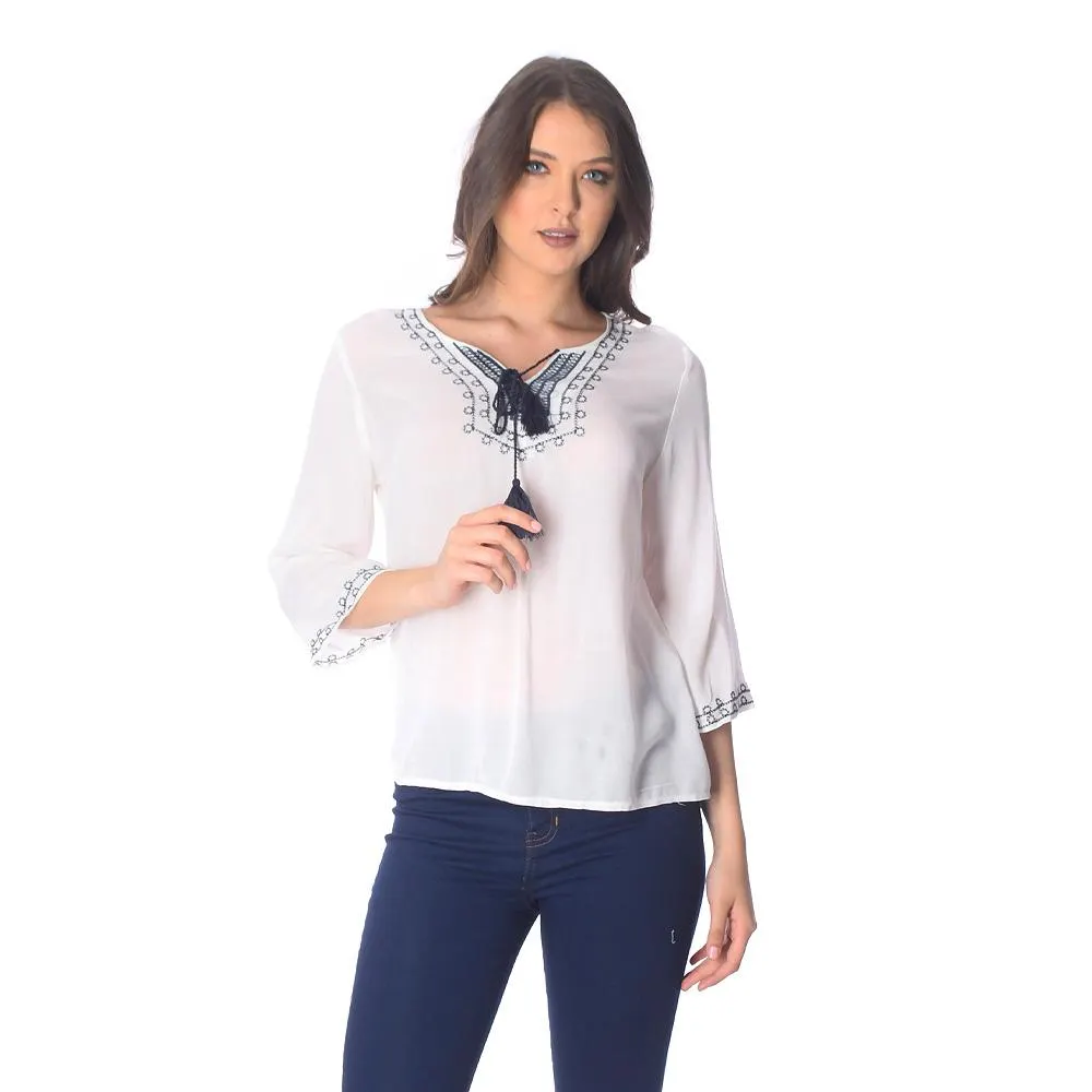Blusa Zoara con Bordado y Cordones con Pompones