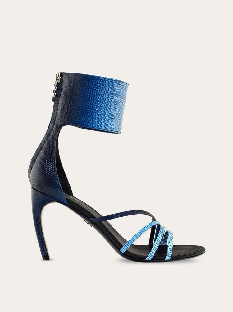 Sandalias sombreadas con tacón curvado