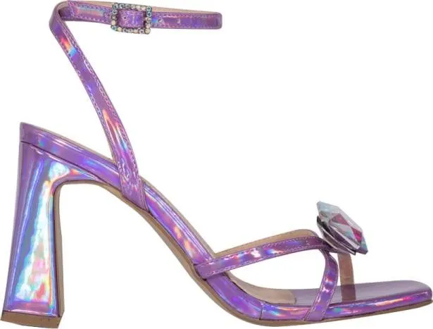 sandalia tacón alto y piedras