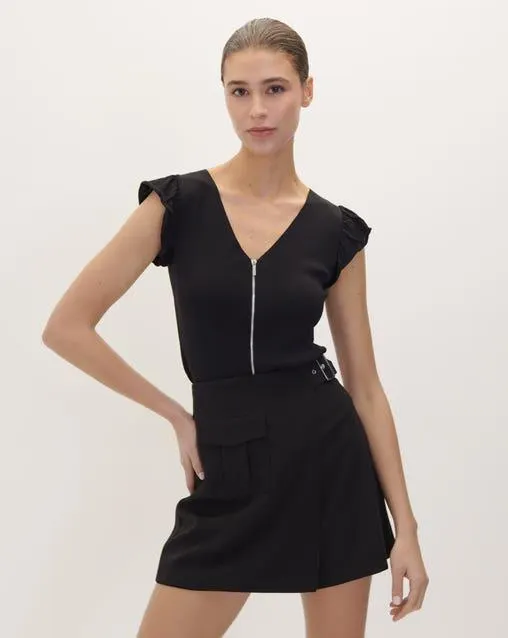 Blusa Negra Tejido De Punto Con Cierre Y Mangas Escarola