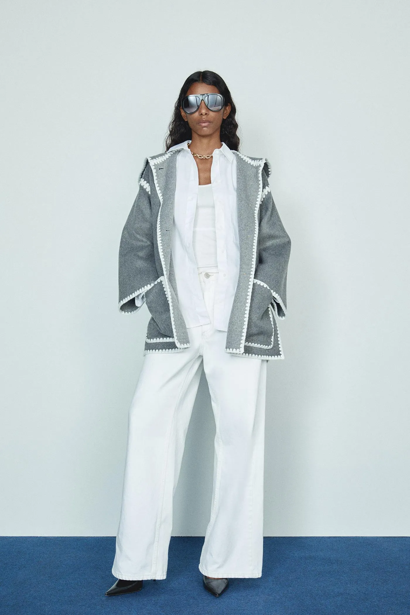 Chaquetón bordado capucha