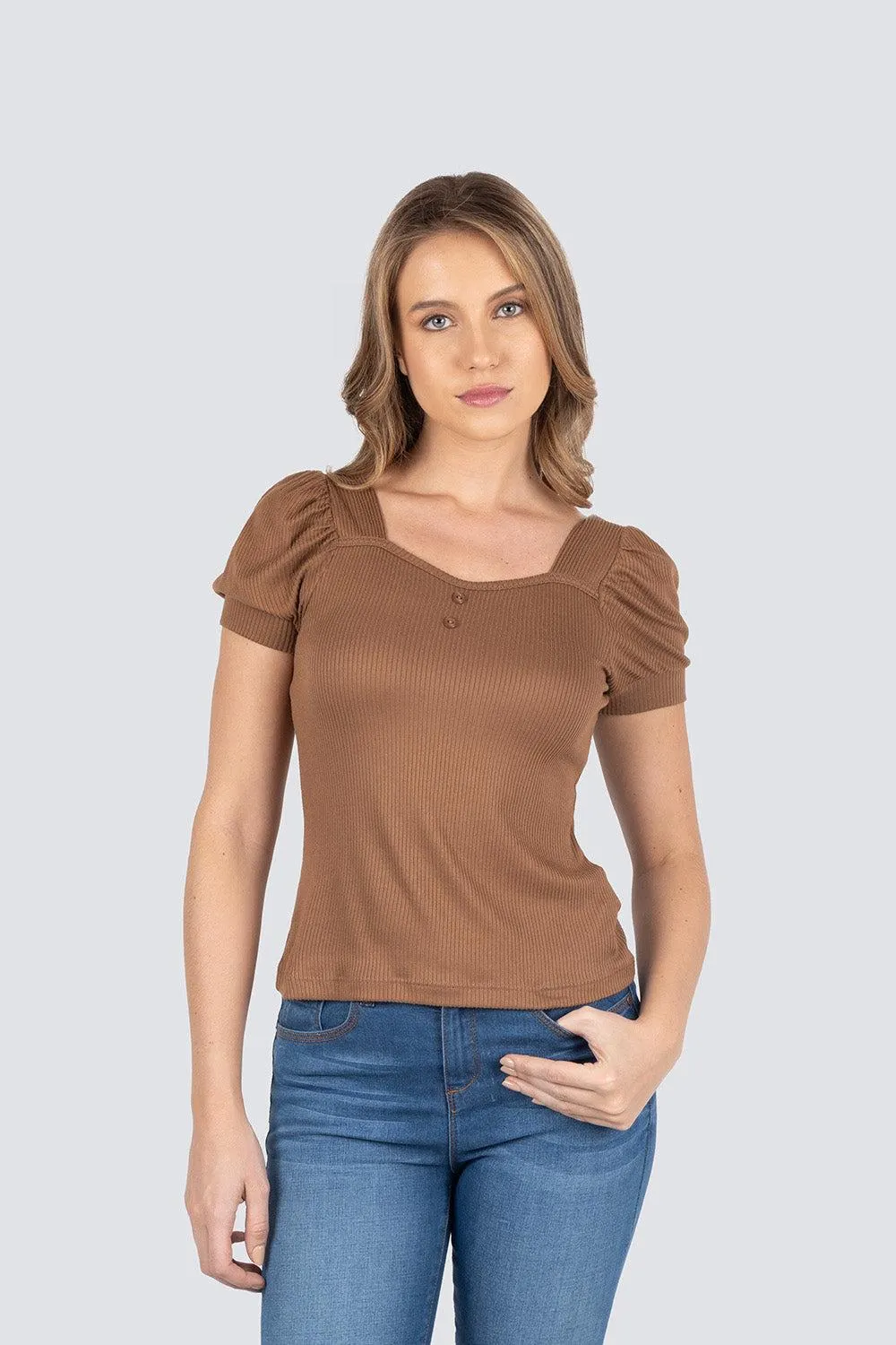 Blusa café con botones