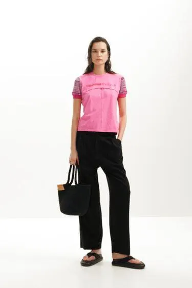 Camiseta logo costuras