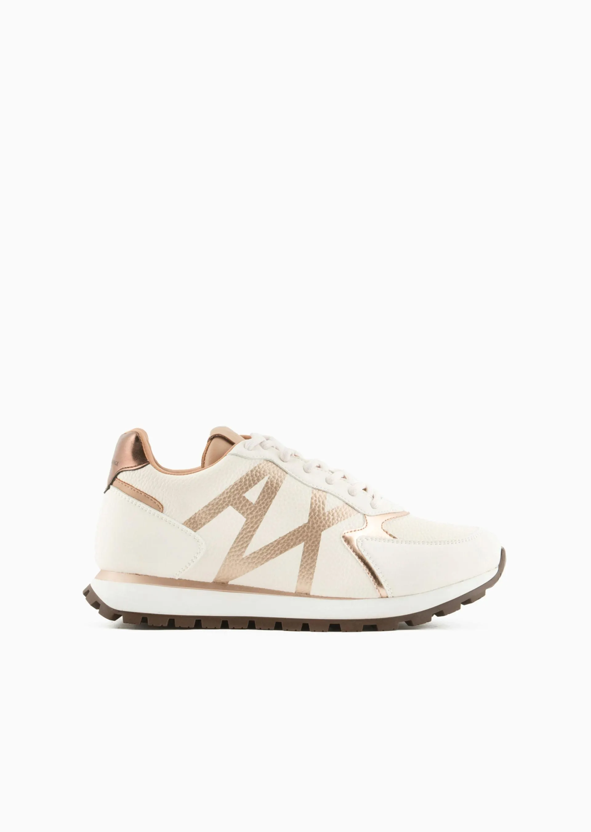 Tenis con logo metalizado en mezcla de ante