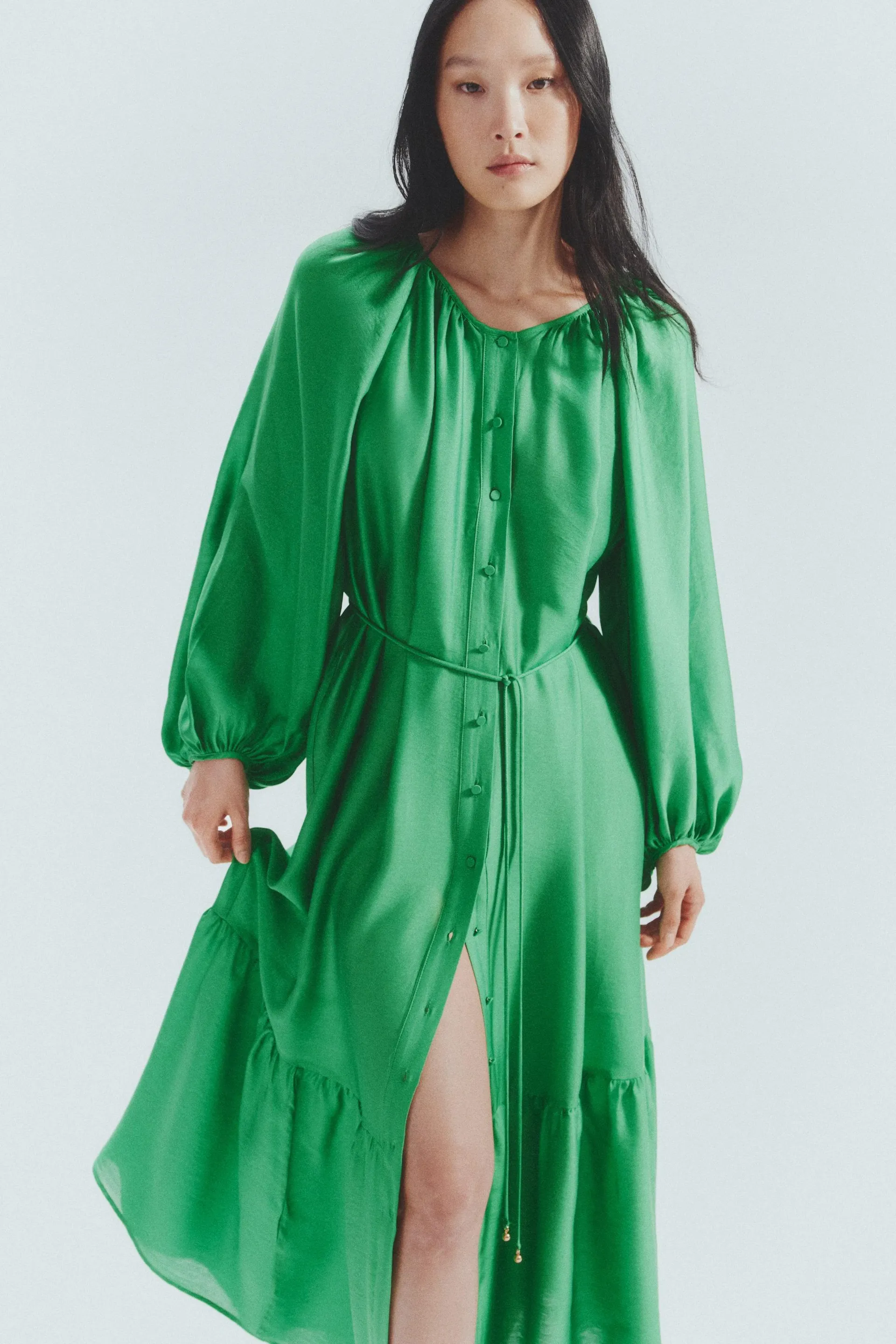 Vestido oversized con cinturón de lazo