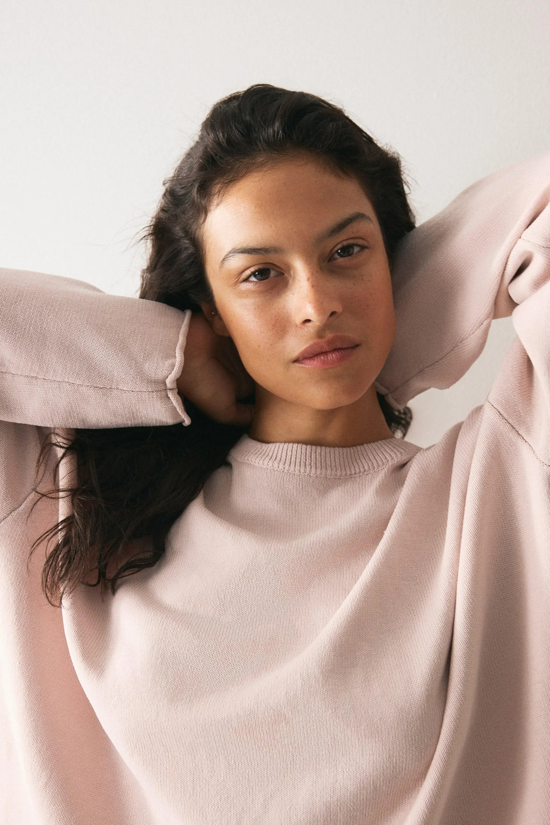 Suéter con bordes enrollados