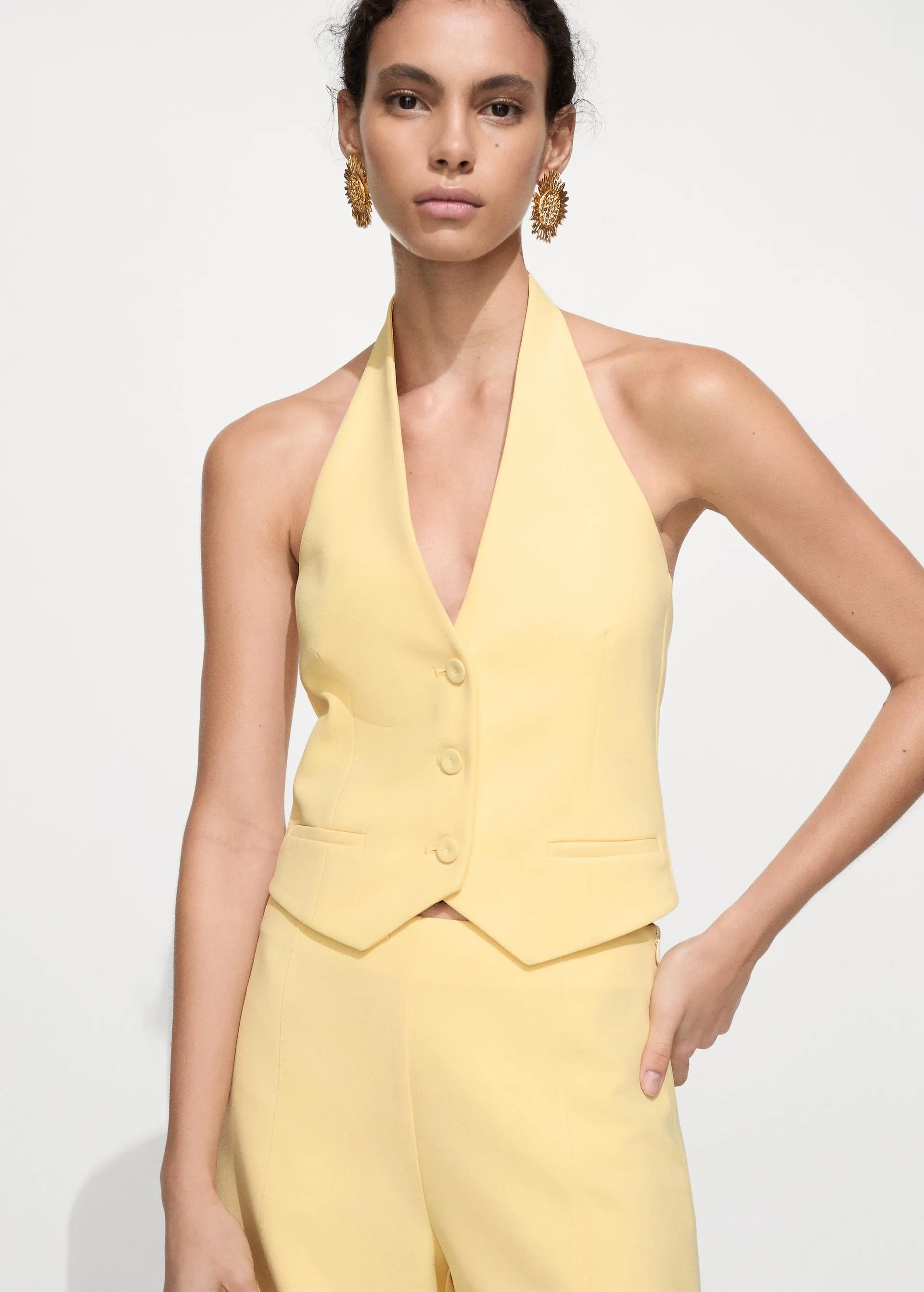 Chaleco cuello halter botones