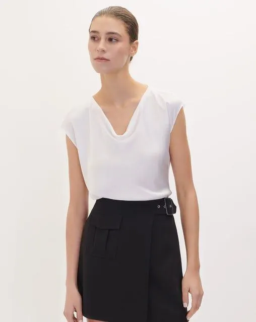 Blusa Blanca De Satín Escote Drapeado