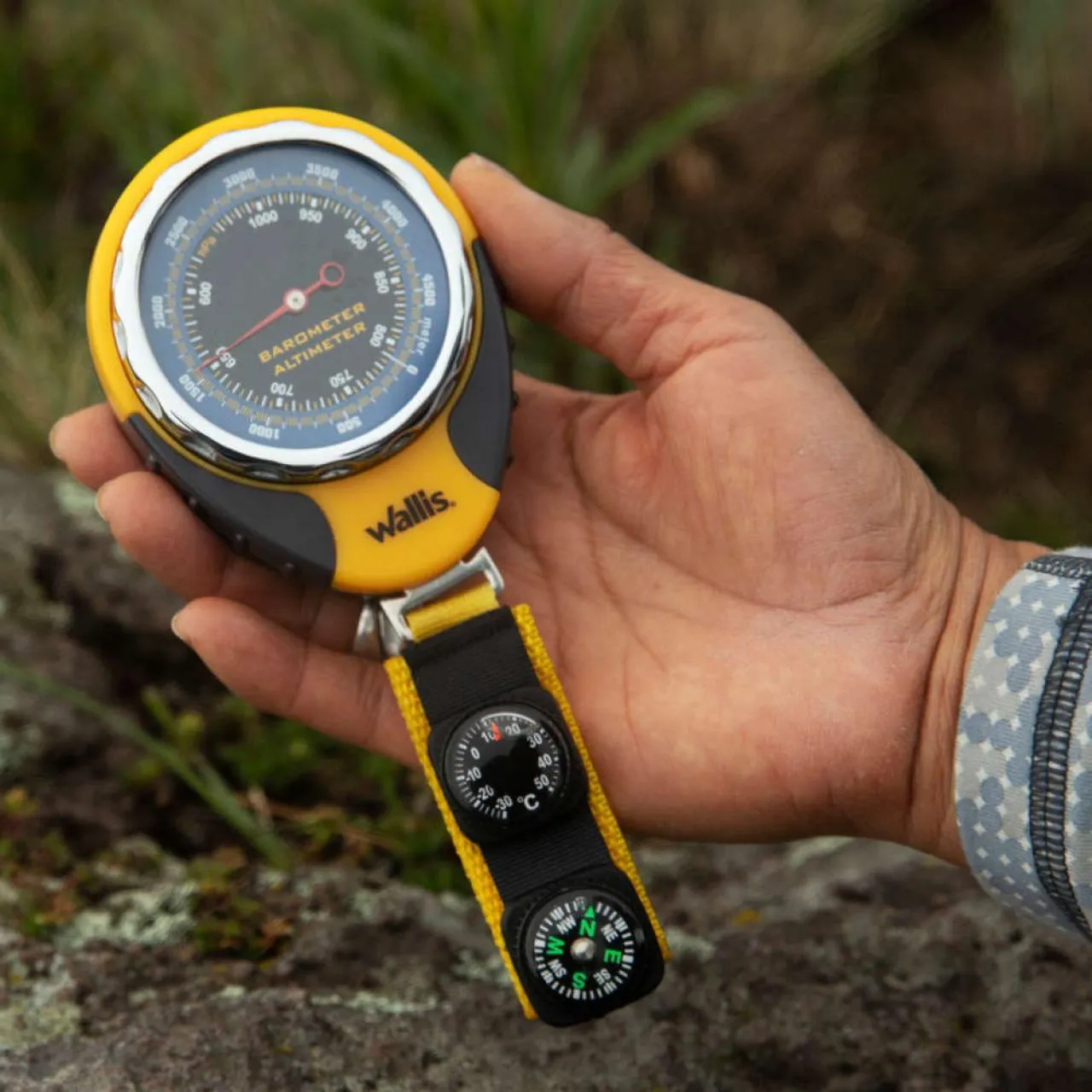 Altímetro multifuncional, con correa y gancho para colgar, amarillo con gris