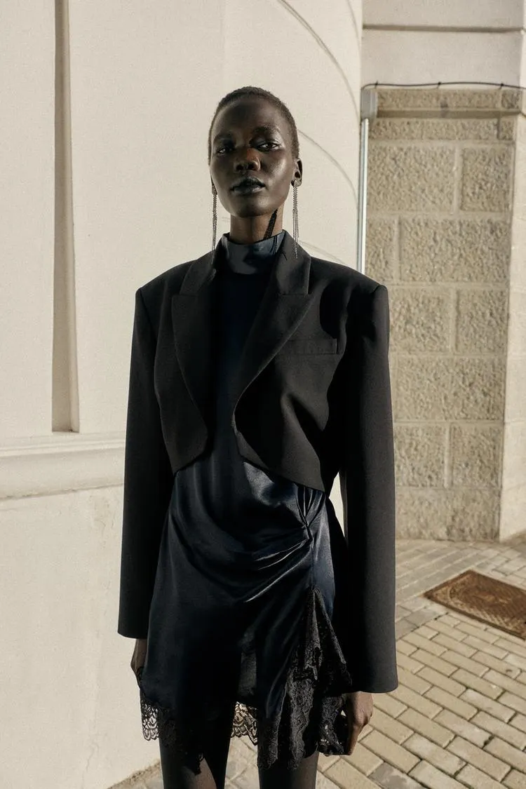 BLAZER CORTA HOMBRERAS PLIEGUES