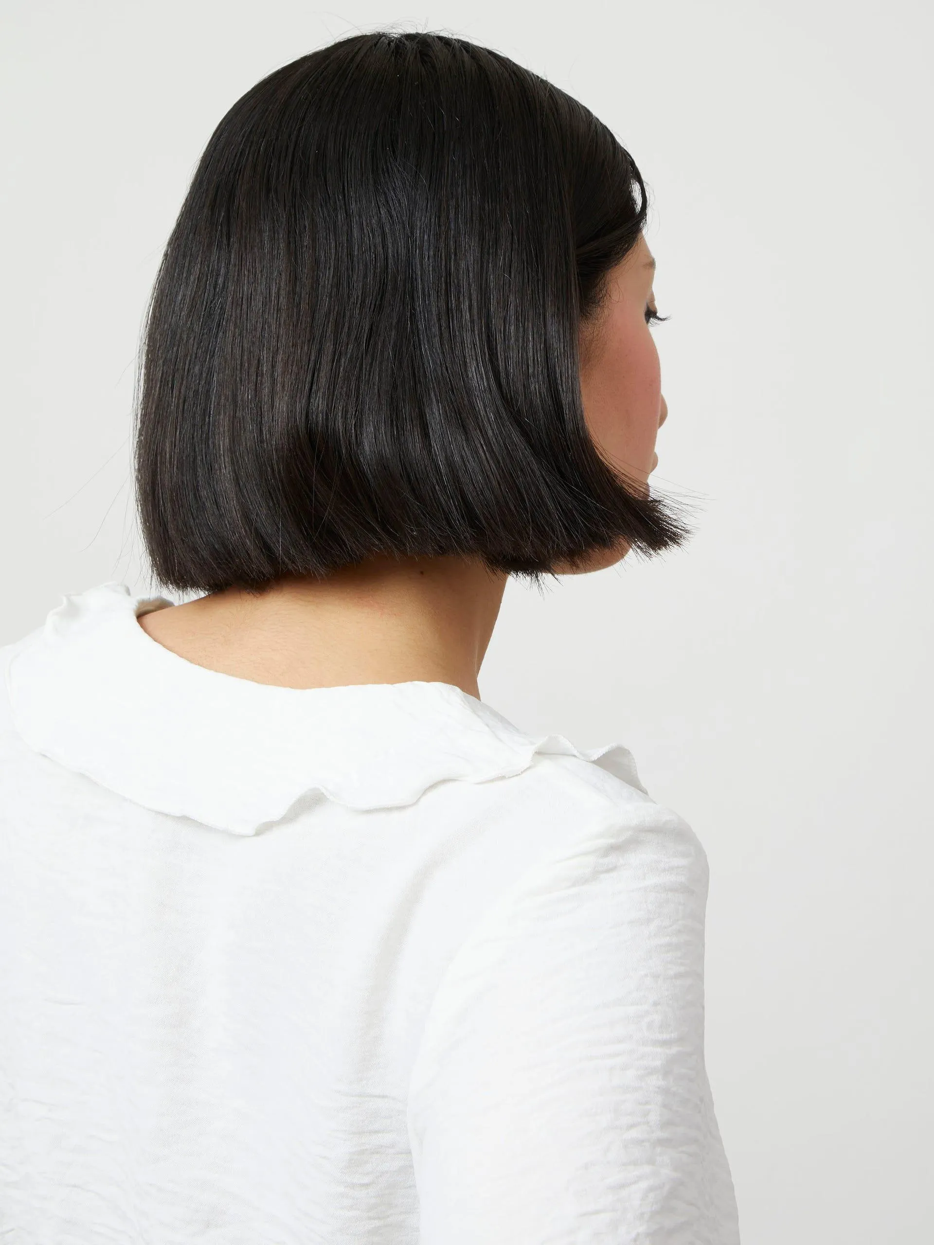 Blusa con Olán en Escote Blanca