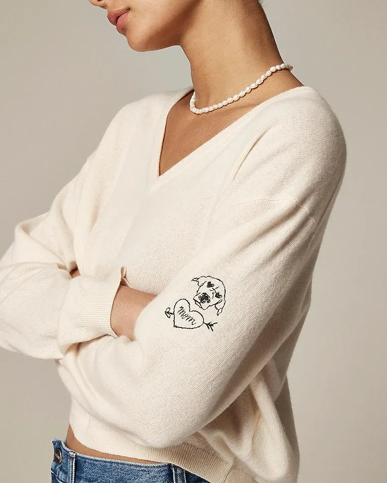Cashmere relaxed cropped V-neck sweater with "Dog Mom" embroidery