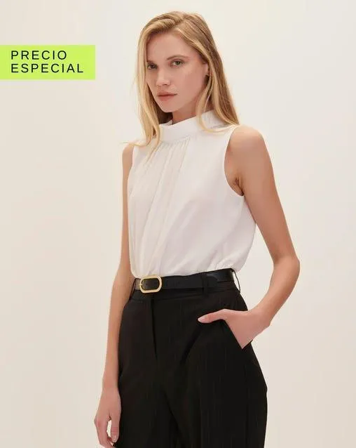 Blusa Blanca Cuello Alto Con Pliegues