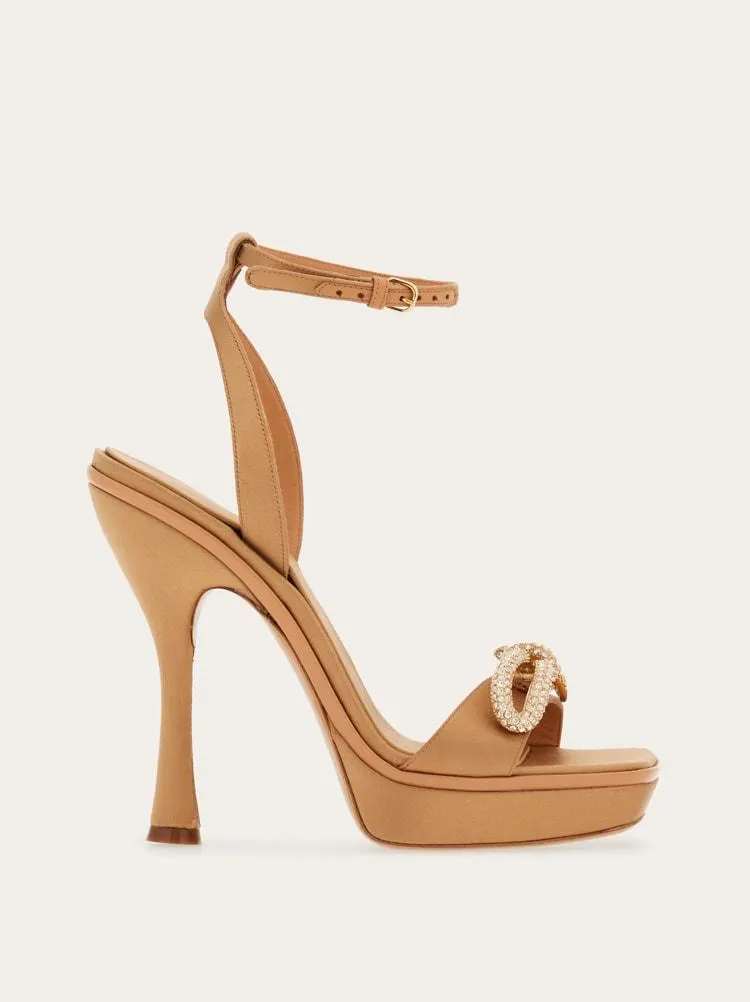 Sandalias plataforma con lazo asimétrico