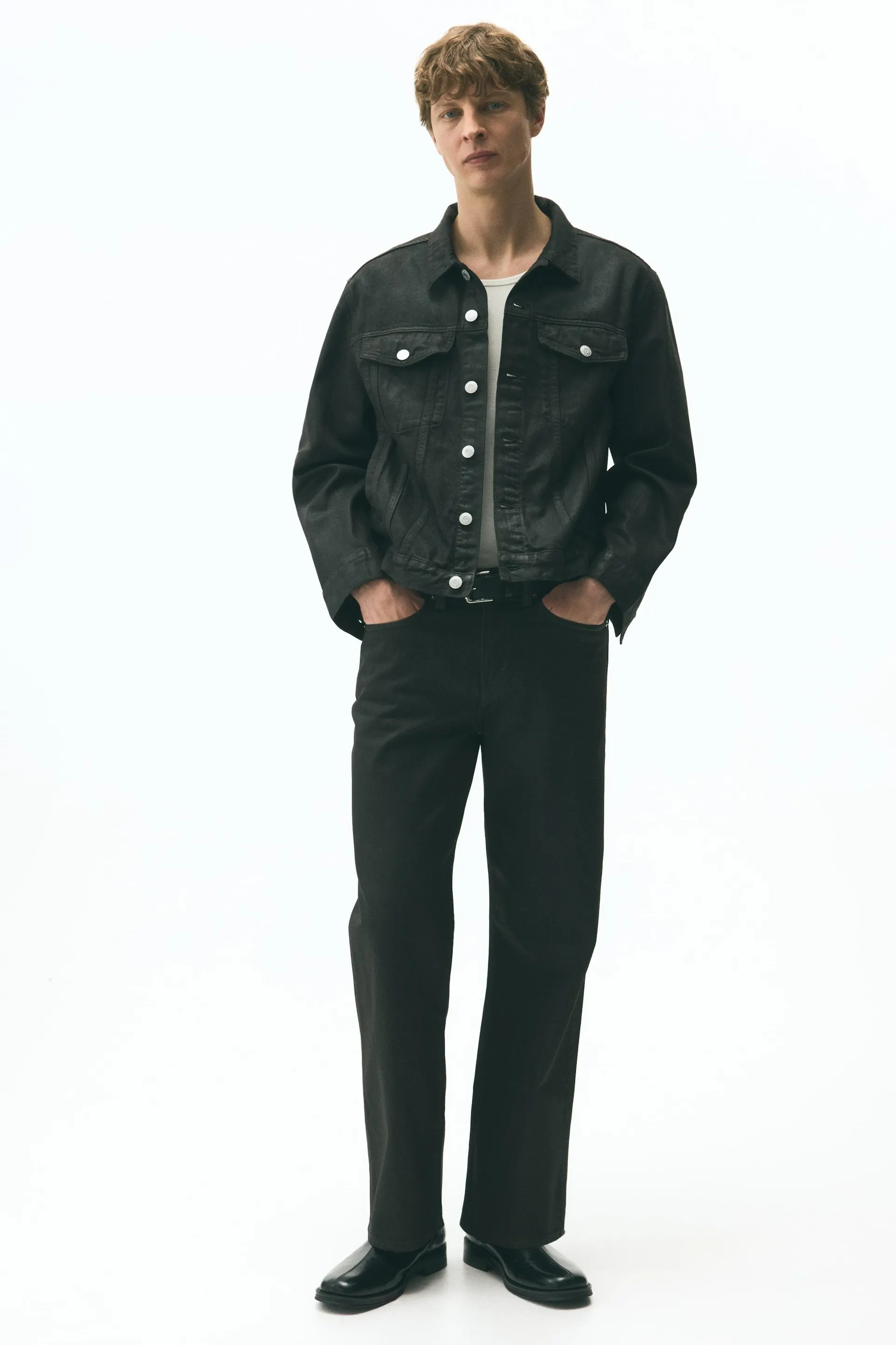 Chamarra trucker en denim revestido
