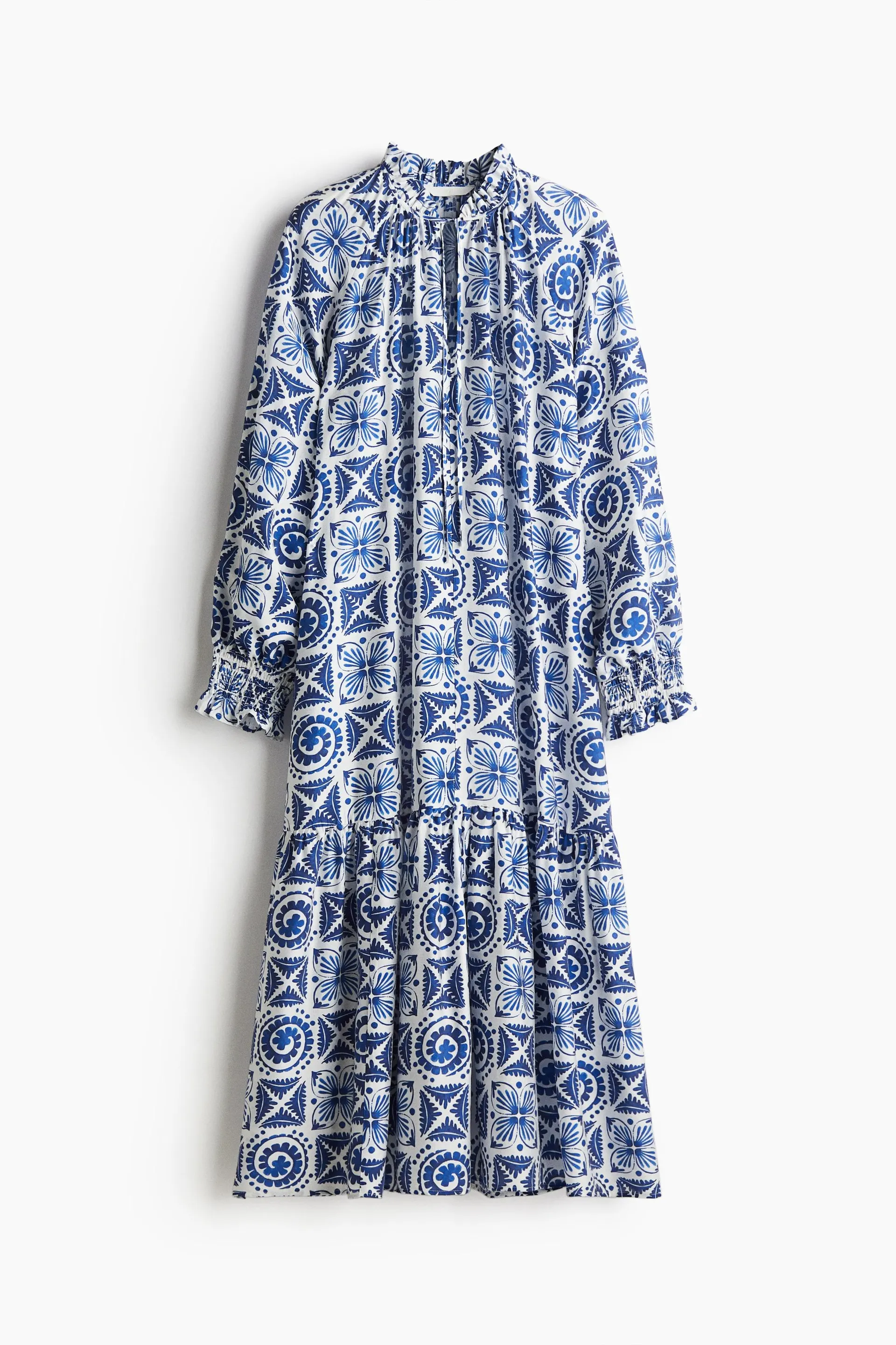 Vestido con cuello de olán