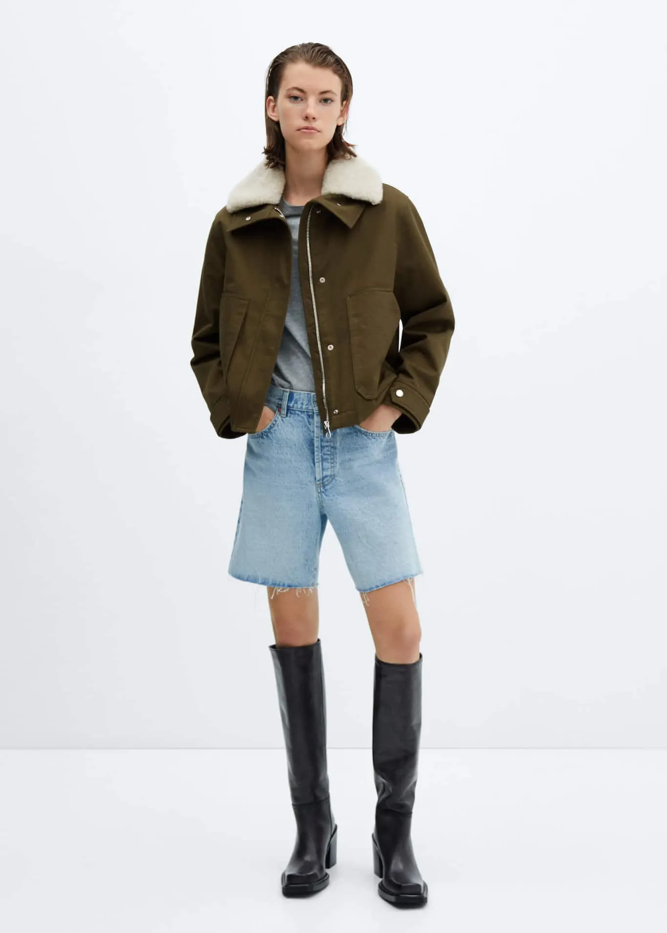 Parca com gola de pelo removível