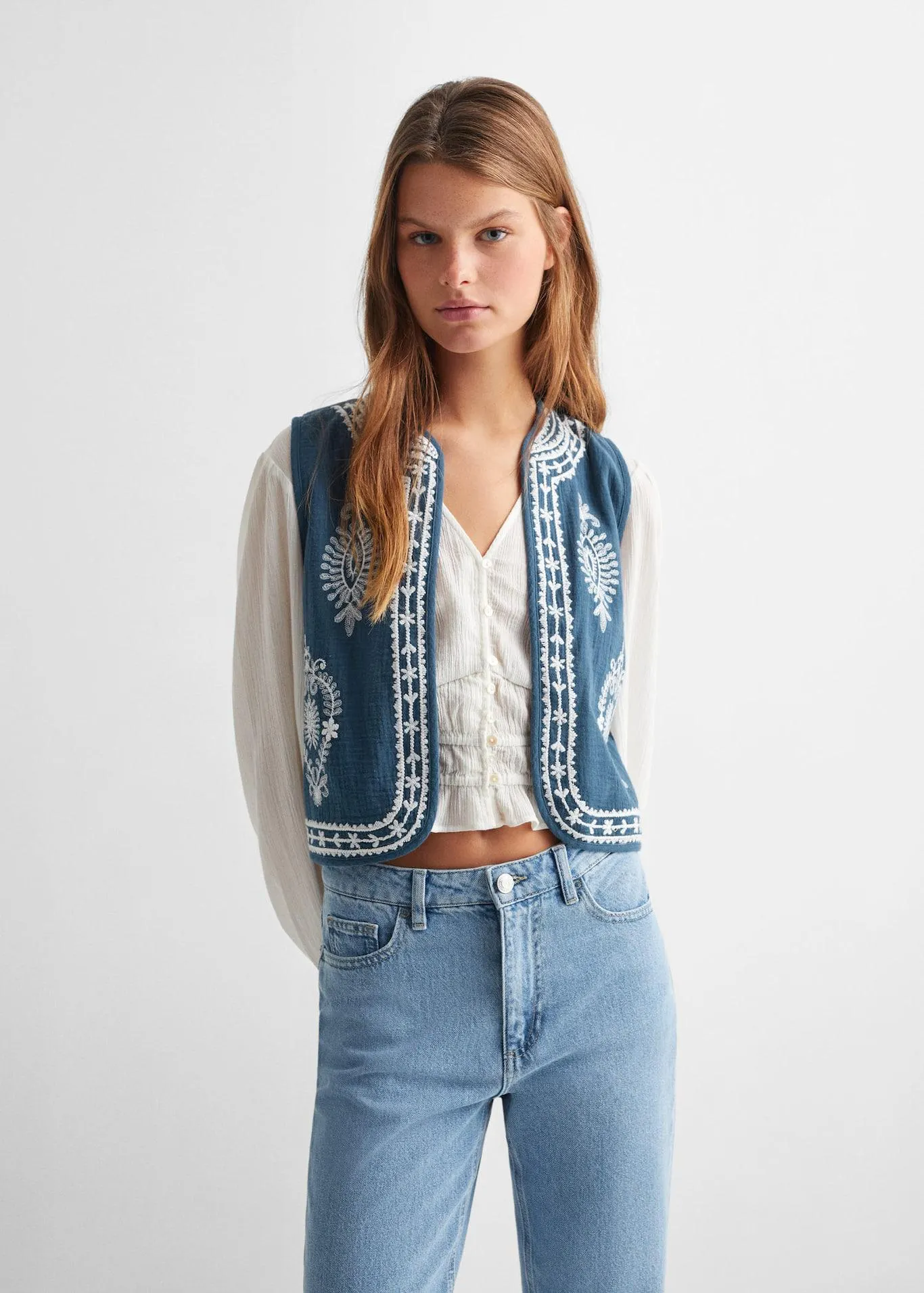Chaleco algodón bordado