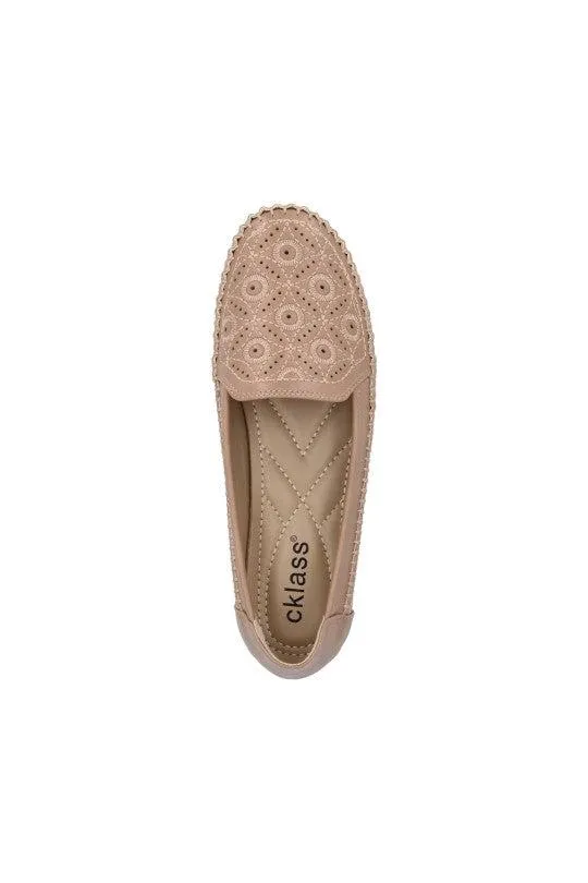 ZAPATO BEIGE CON PERFORADO 71234