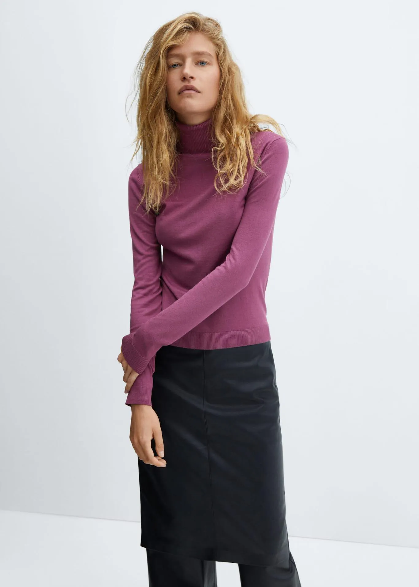 Camisola de malha fina com gola dobrada