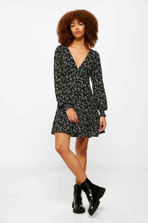 Vestido corto estampado godets