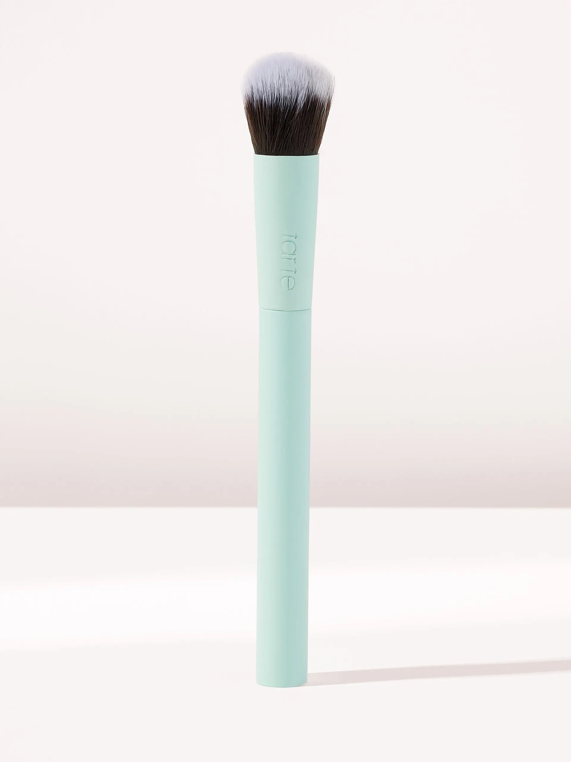 fluffy concealer brush