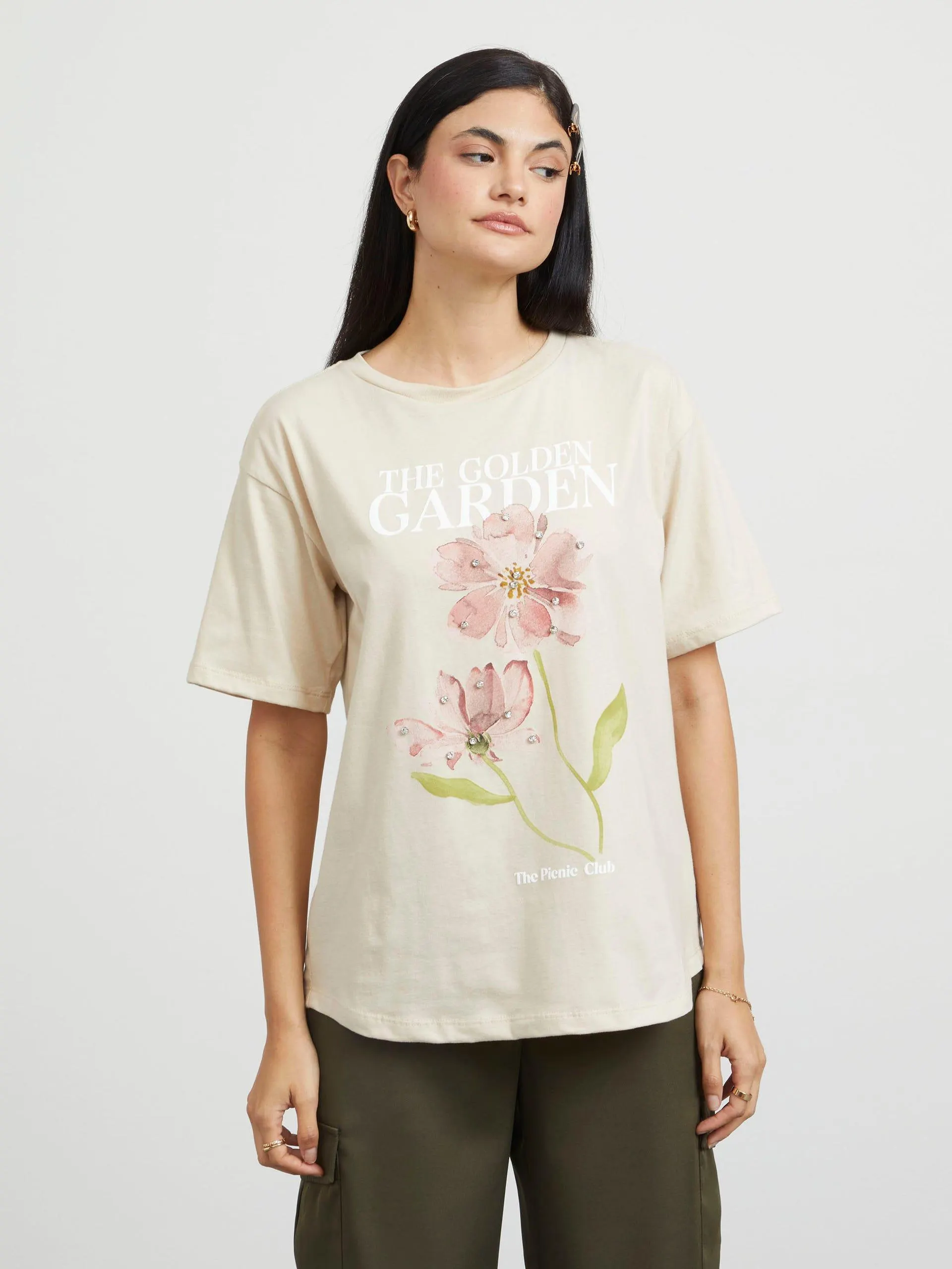 Playera Manga Corta Estampado Texto The Golden Garden